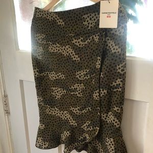 UNIQLO ft. Carine Roitfield camo flutter skirt NWT